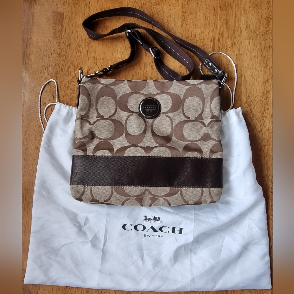 COACH Brown and Tan Vintage Y2K Crossbody Bag Purse